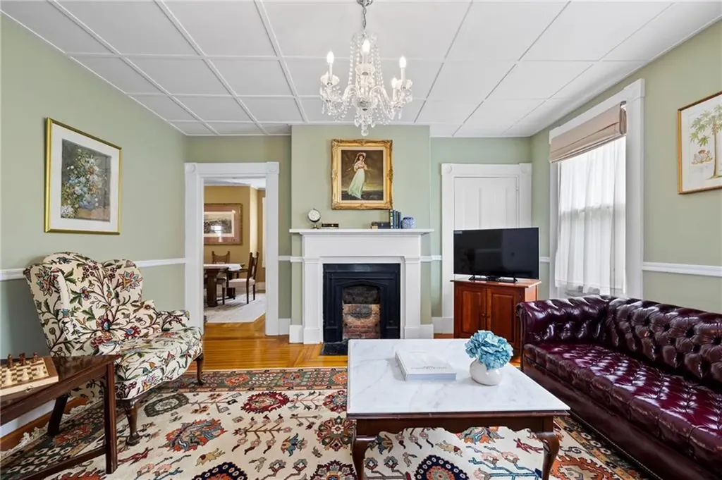 216 Spring Street Newport RI 02840