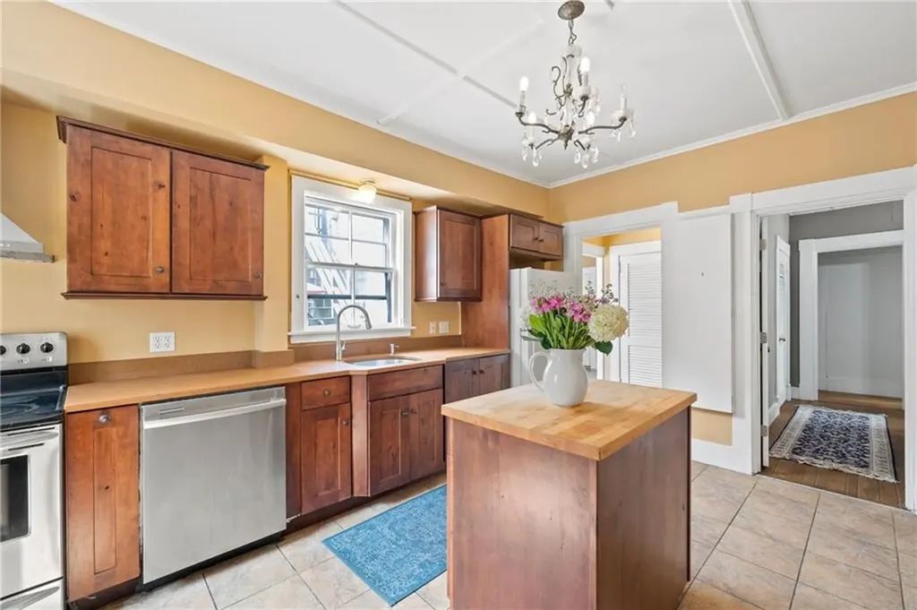 216 Spring Street Newport RI 02840