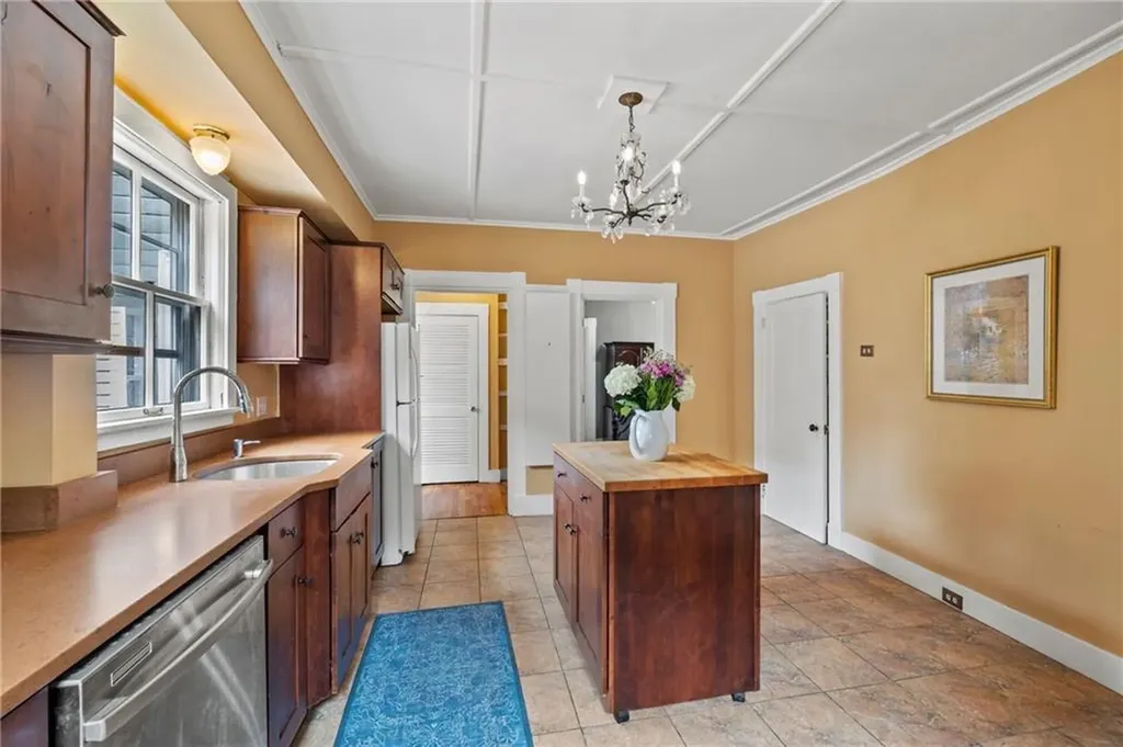 216 Spring Street Newport RI 02840