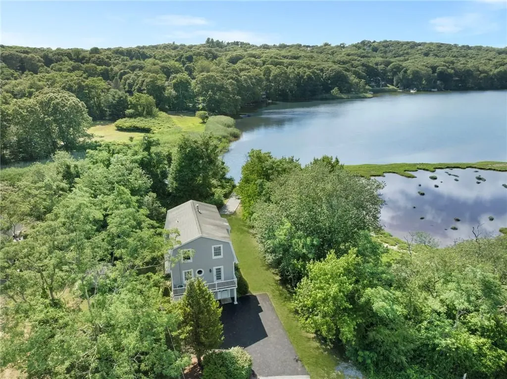 133 Bridgetown Road Narragansett RI 02882