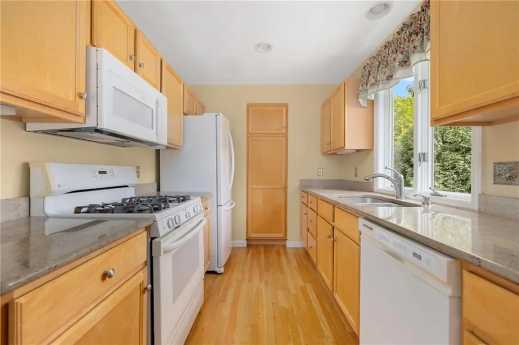 133 Bridgetown Road Narragansett RI 02882