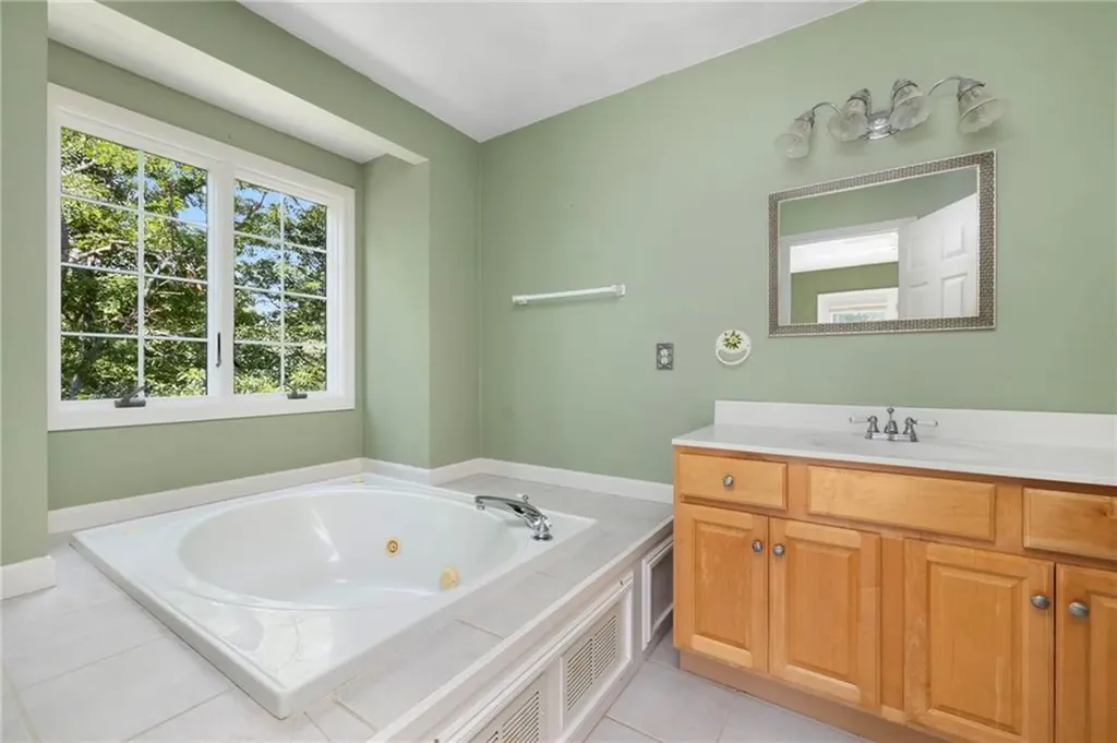 133 Bridgetown Road Narragansett RI 02882