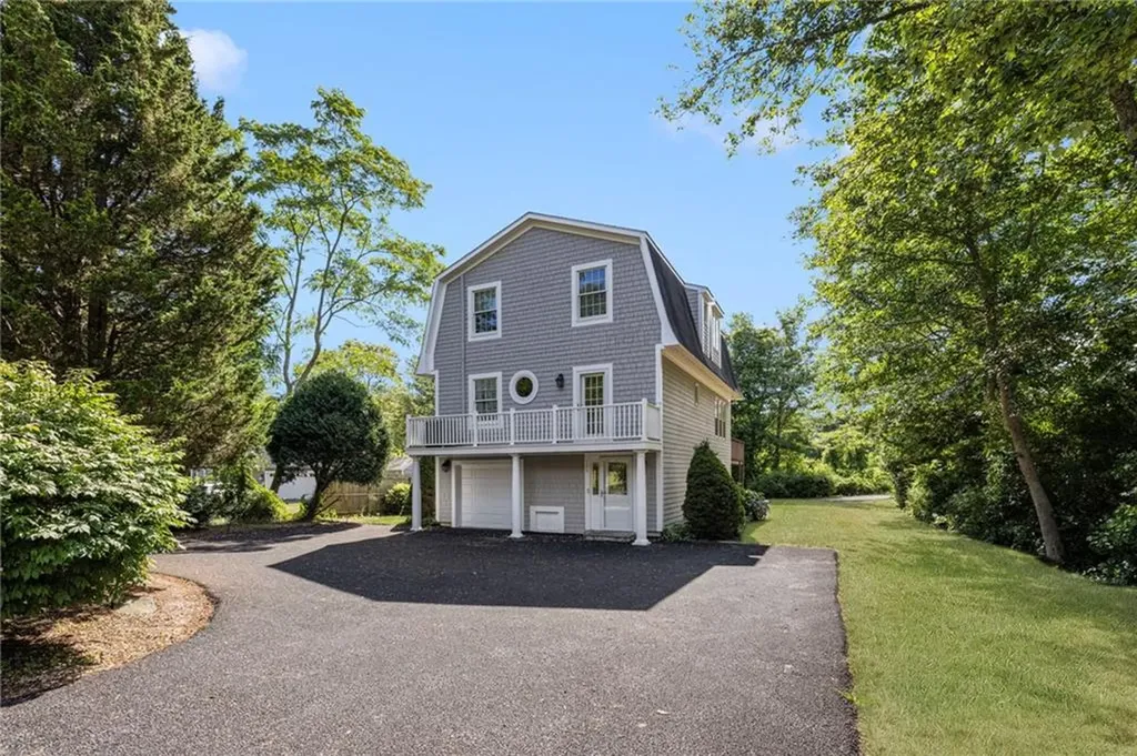 133 Bridgetown Road Narragansett RI 02882