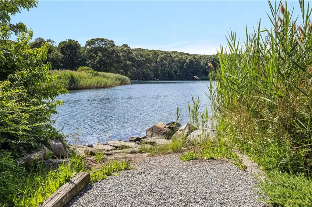 133 Bridgetown Road Narragansett RI 02882