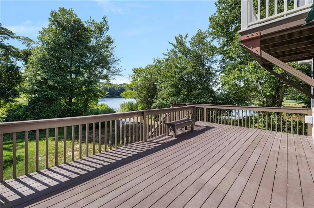 133 Bridgetown Road Narragansett RI 02882
