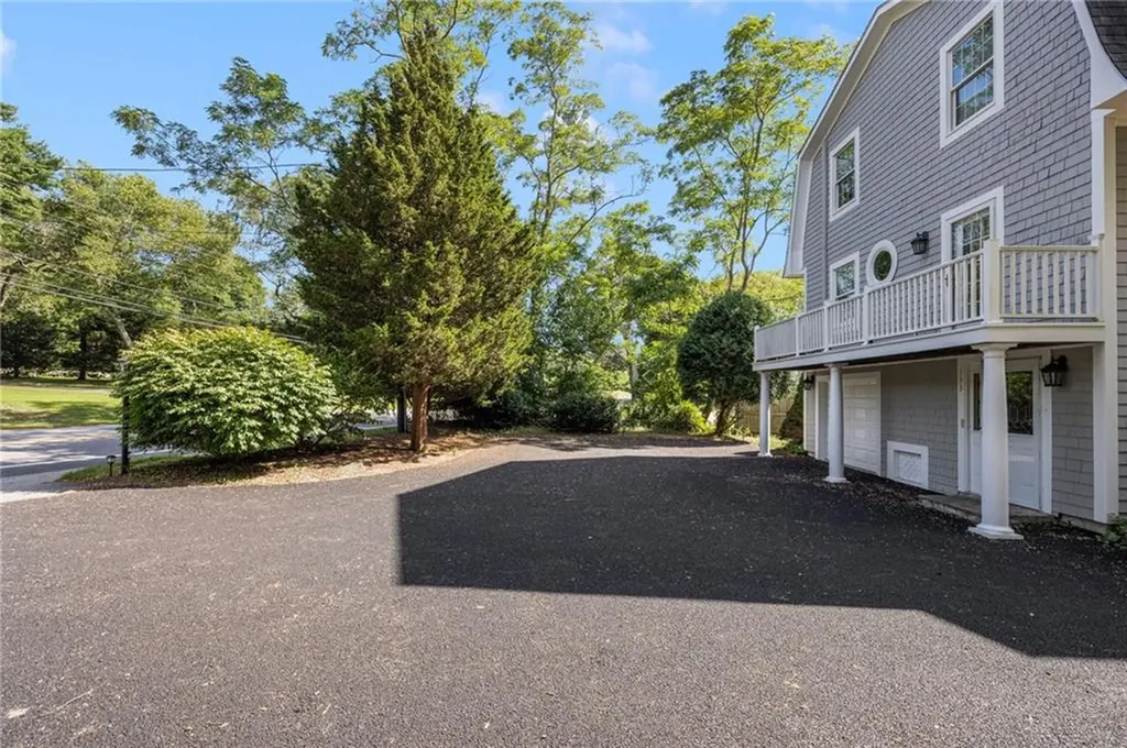 133 Bridgetown Road Narragansett RI 02882