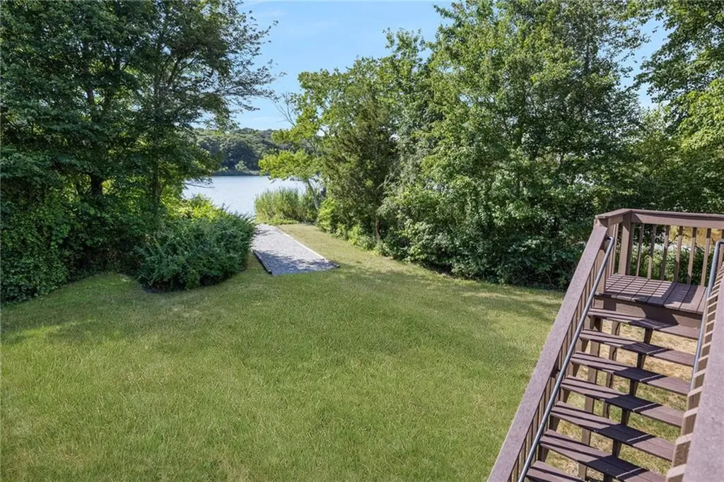 133 Bridgetown Road Narragansett RI 02882