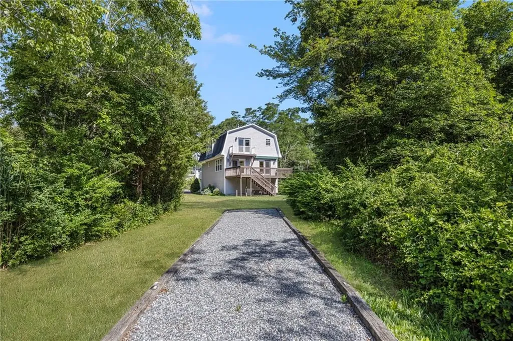133 Bridgetown Road Narragansett RI 02882