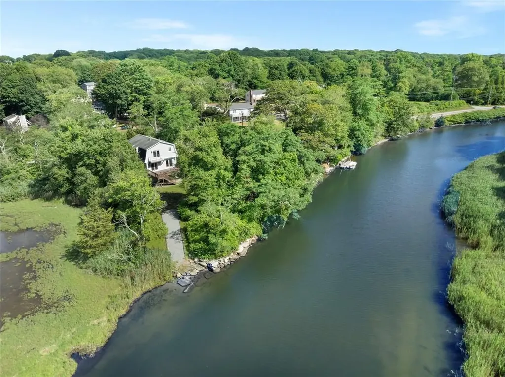 133 Bridgetown Road Narragansett RI 02882