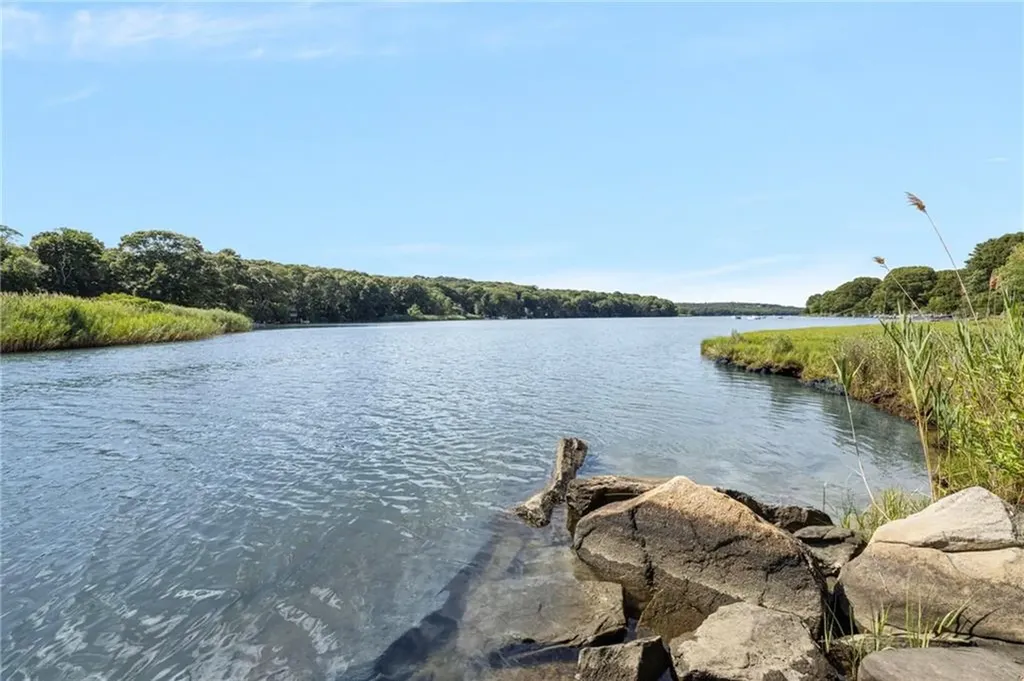 133 Bridgetown Road Narragansett RI 02882