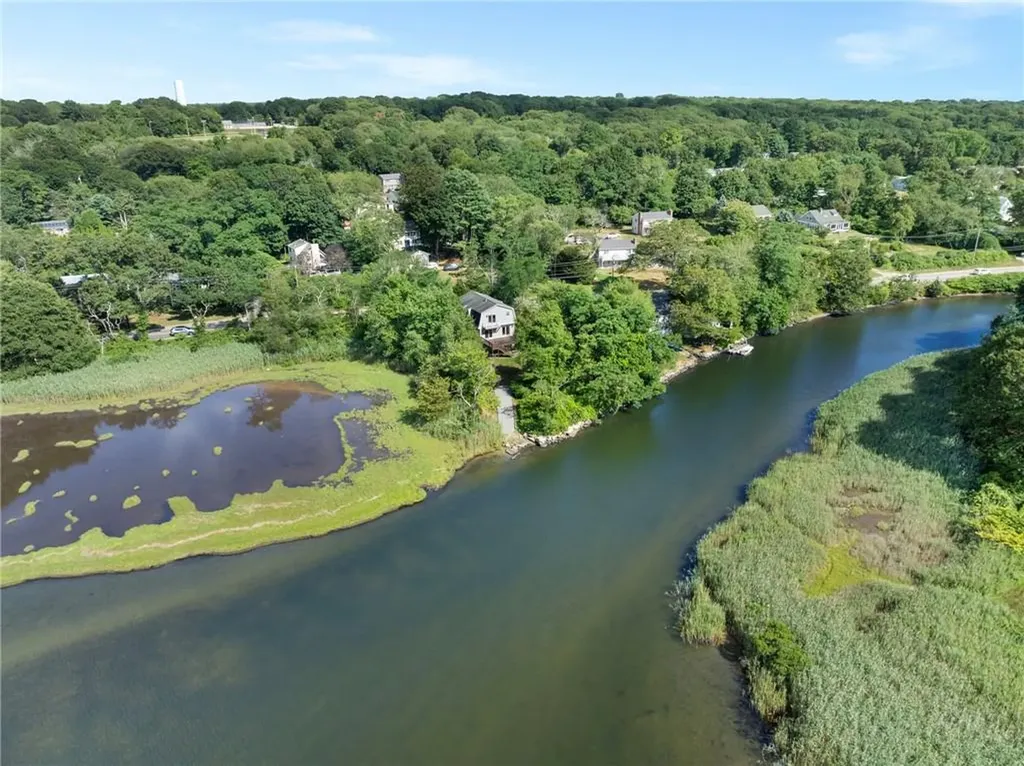 133 Bridgetown Road Narragansett RI 02882