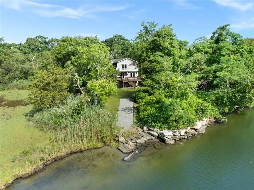 133 Bridgetown Road Narragansett RI 02882