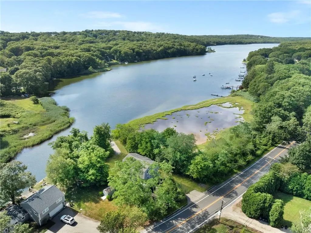 133 Bridgetown Road Narragansett RI 02882