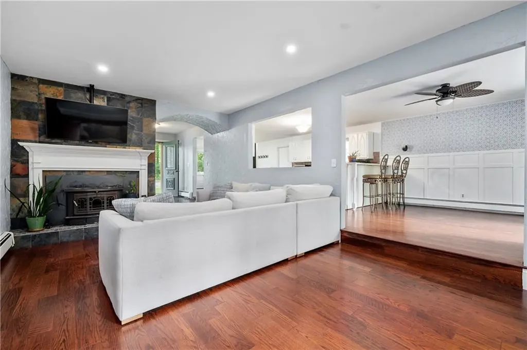 8 Westgate Road Cumberland RI 02864