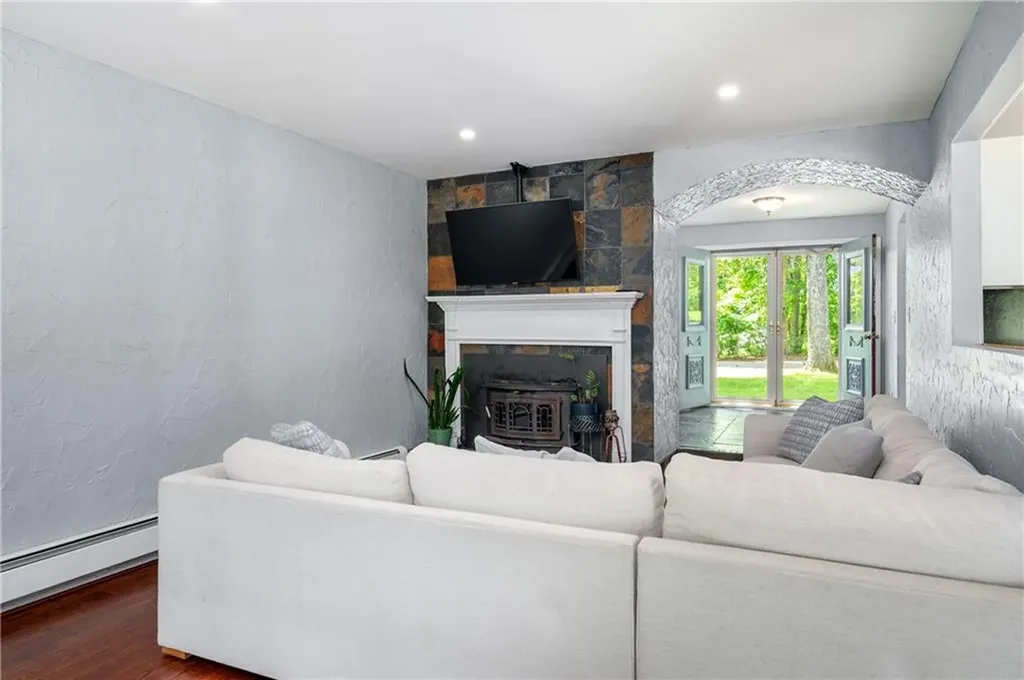 8 Westgate Road Cumberland RI 02864