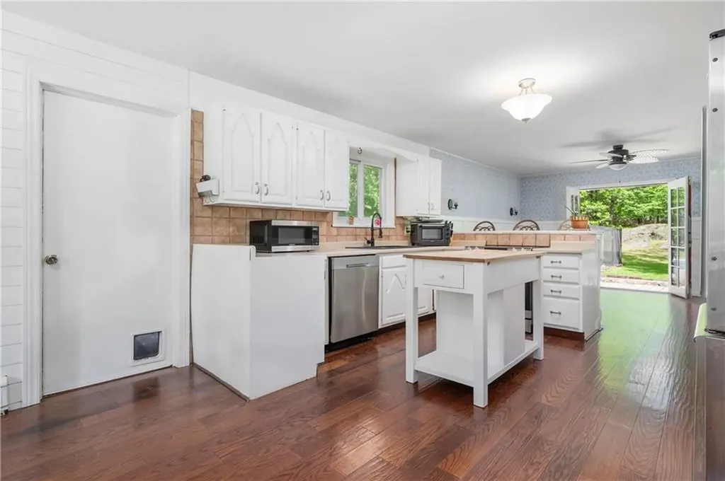 8 Westgate Road Cumberland RI 02864