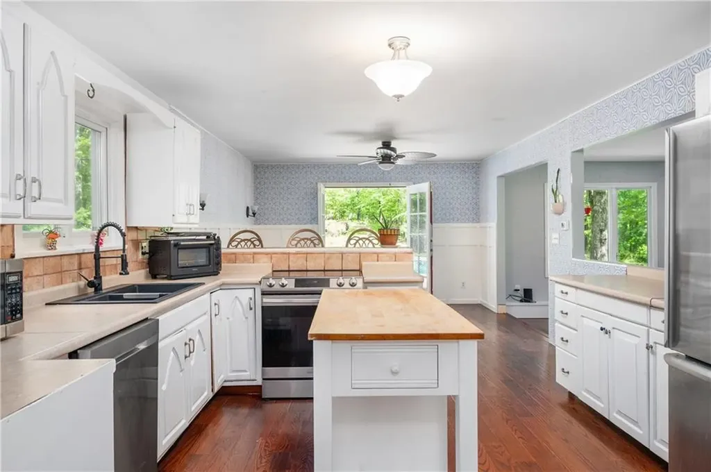 8 Westgate Road Cumberland RI 02864