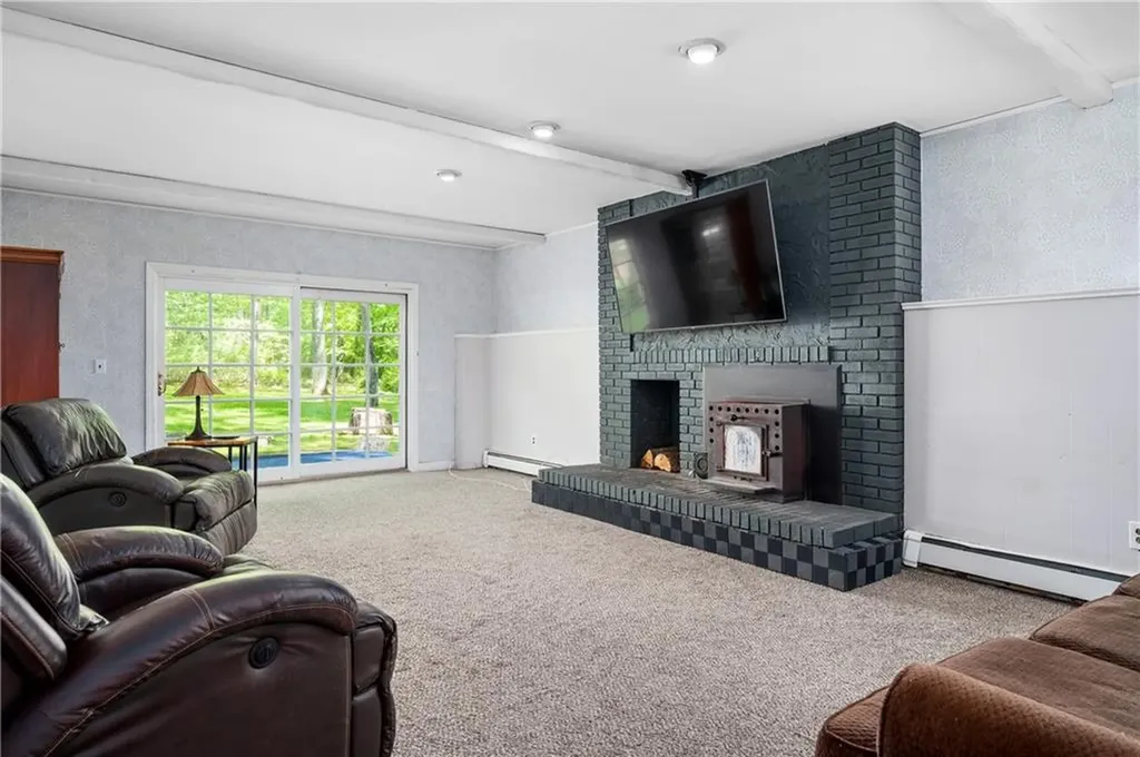 8 Westgate Road Cumberland RI 02864