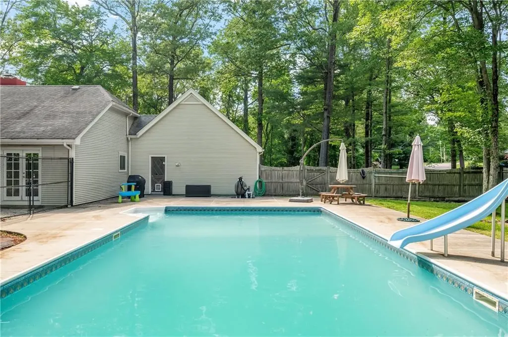 8 Westgate Road Cumberland RI 02864