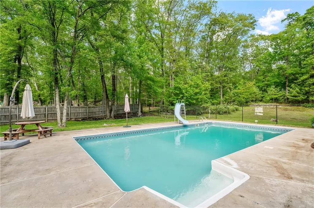 8 Westgate Road Cumberland RI 02864
