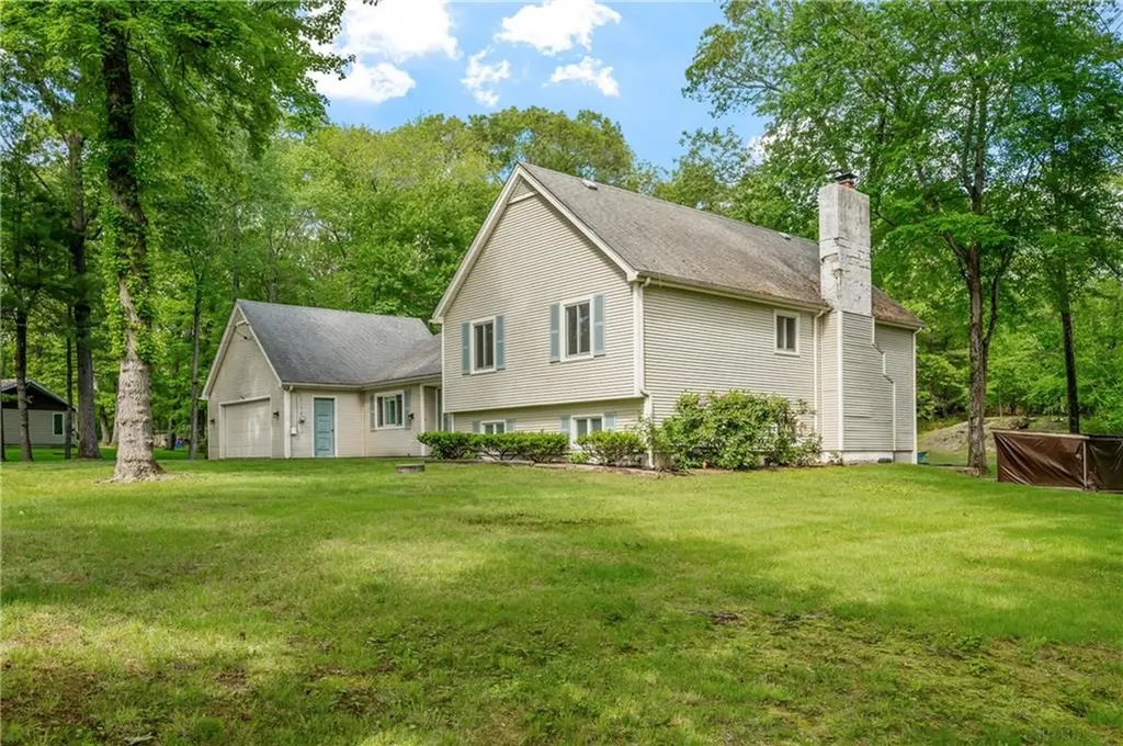 8 Westgate Road Cumberland RI 02864
