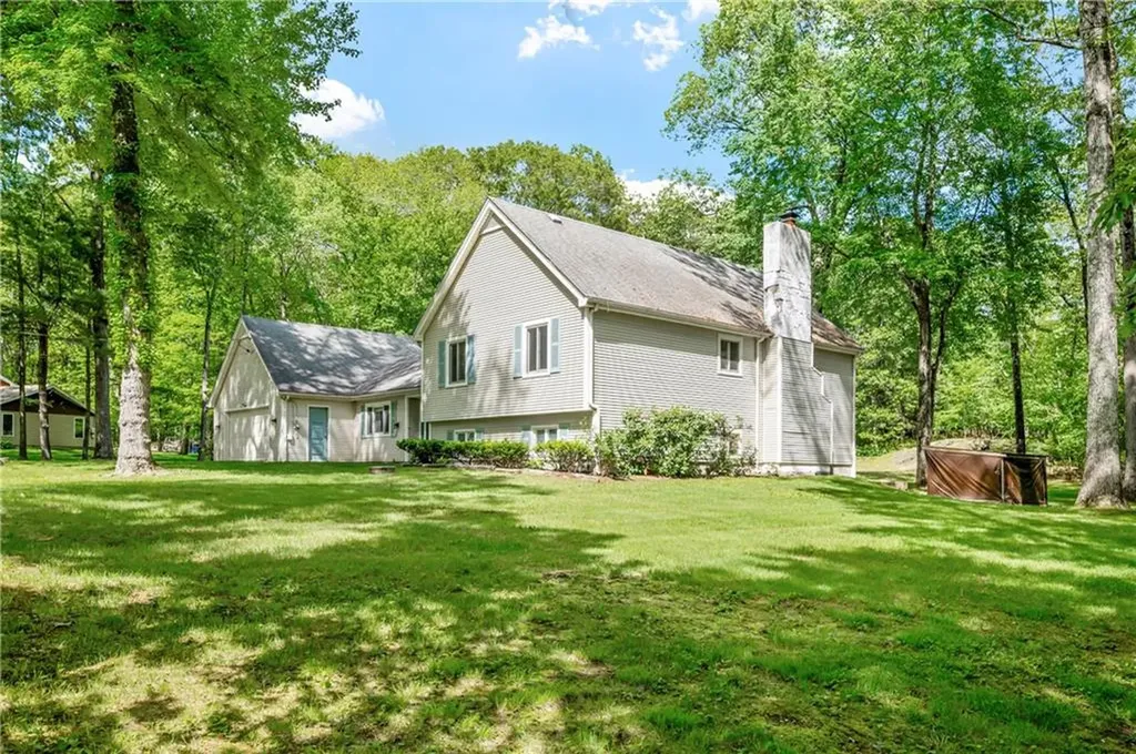 8 Westgate Road Cumberland RI 02864