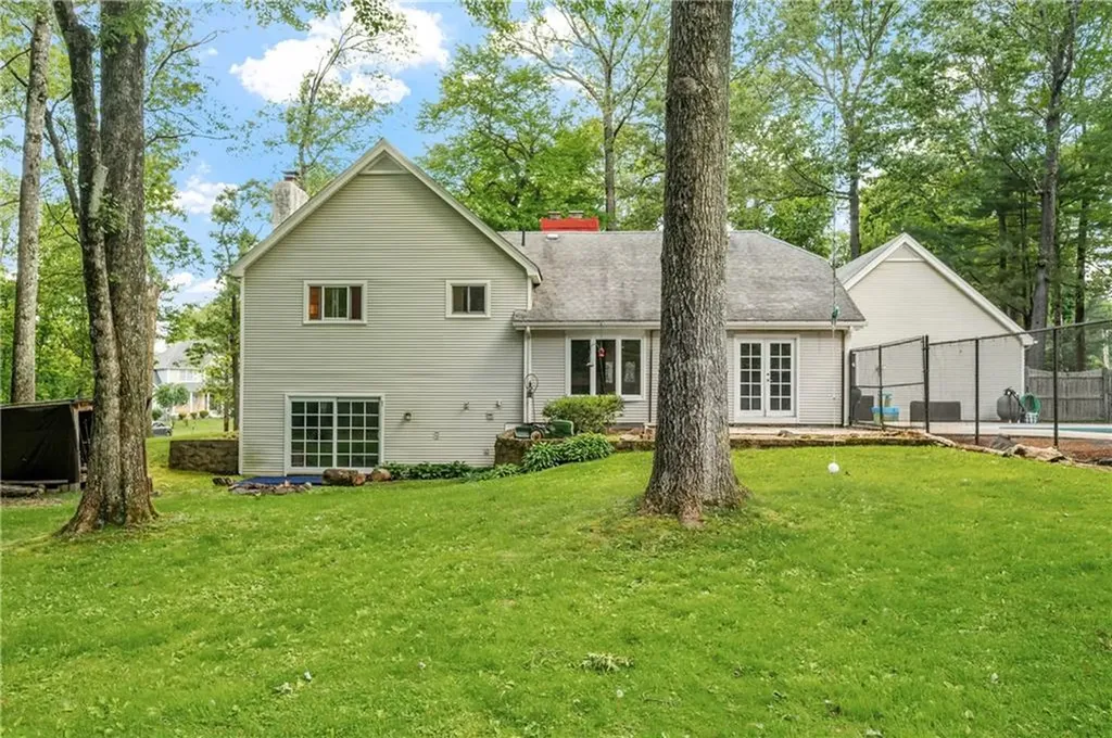 8 Westgate Road Cumberland RI 02864