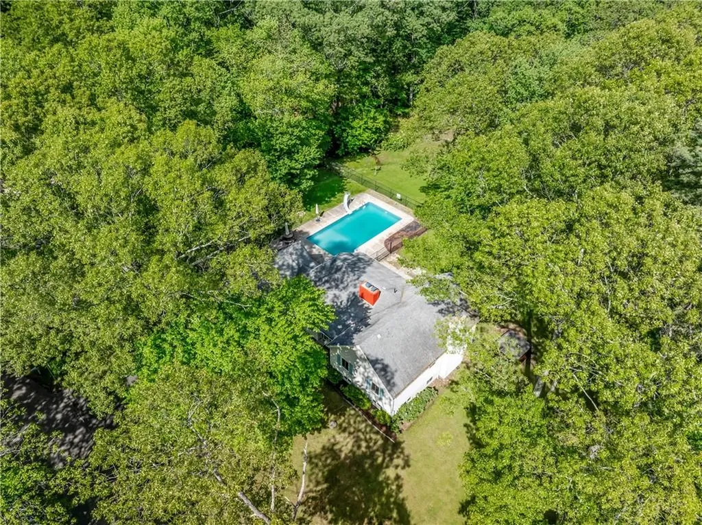 8 Westgate Road Cumberland RI 02864