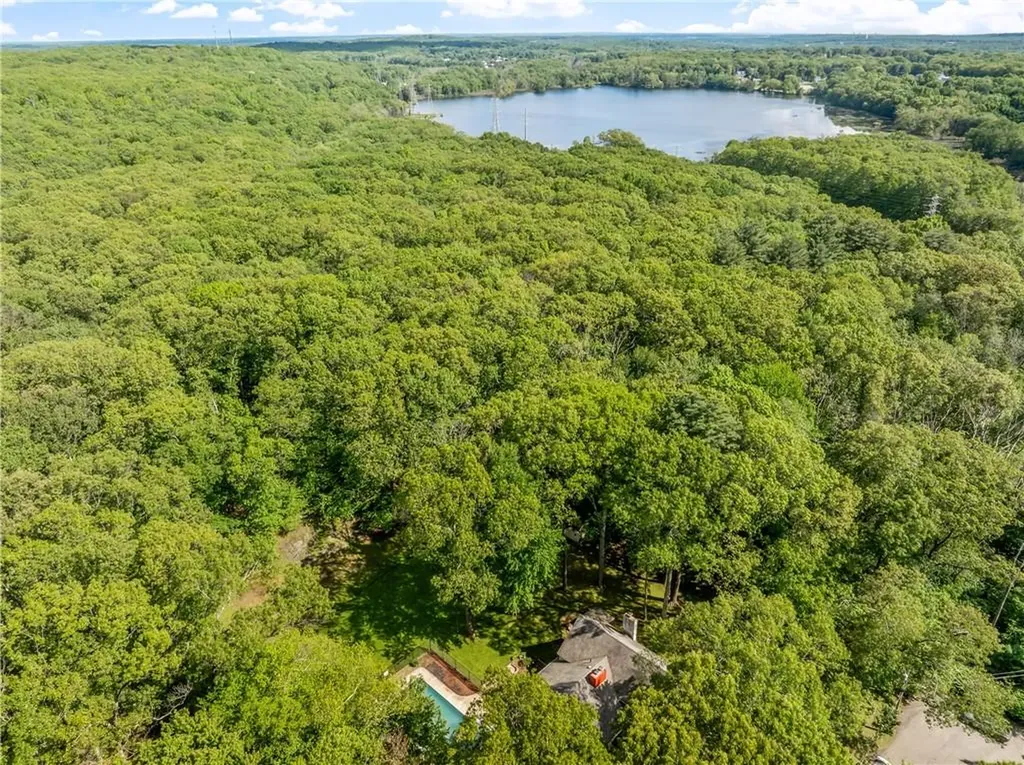 8 Westgate Road Cumberland RI 02864
