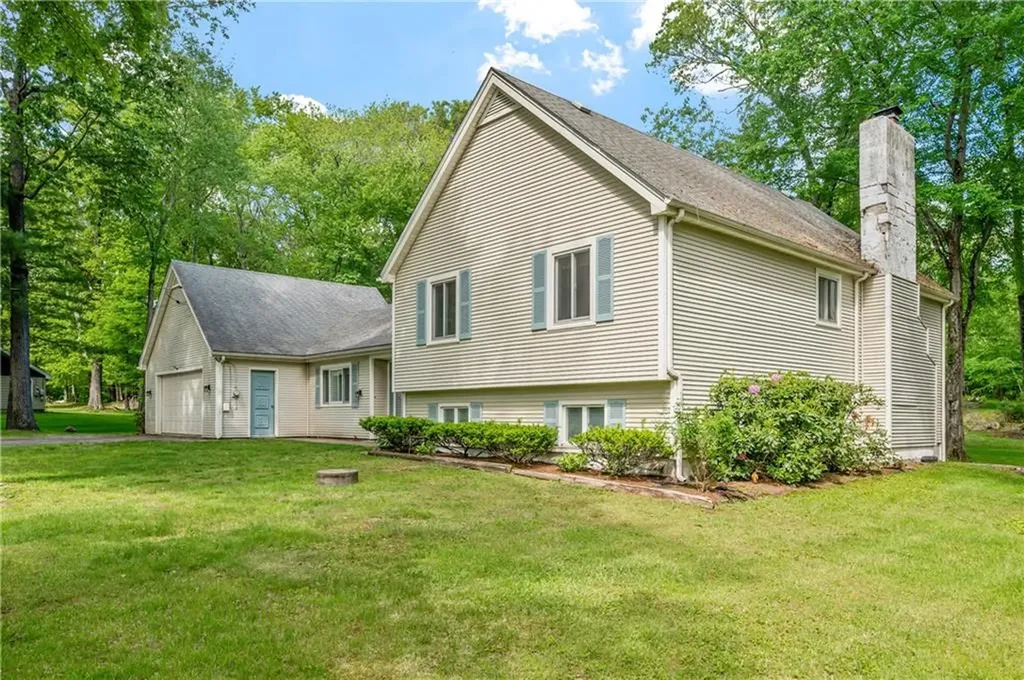 8 Westgate Road Cumberland RI 02864