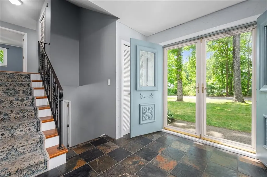 8 Westgate Road Cumberland RI 02864