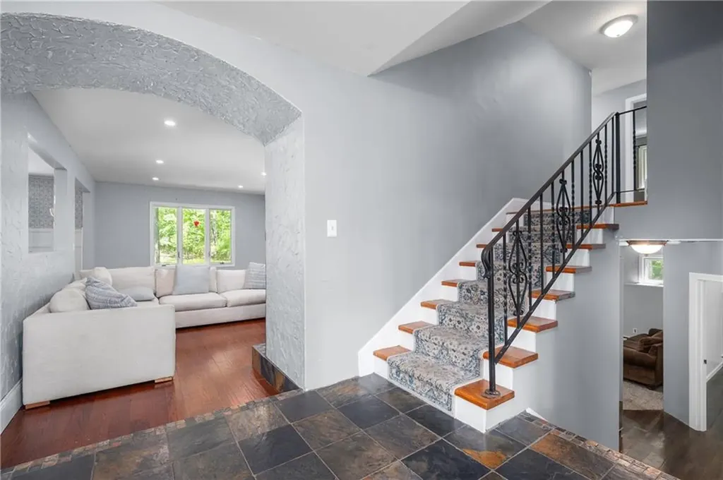 8 Westgate Road Cumberland RI 02864