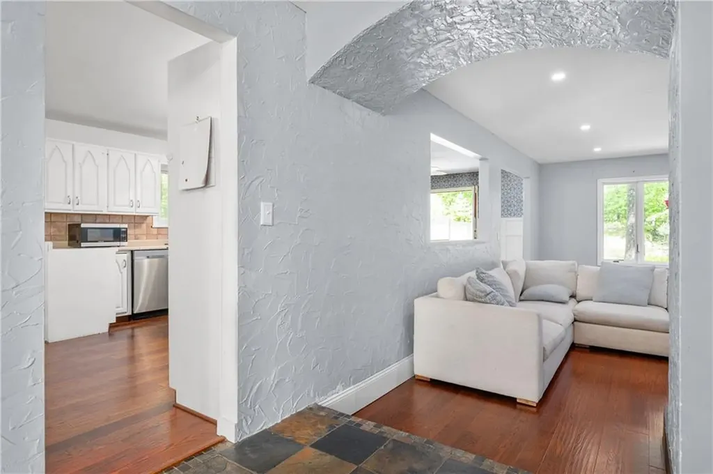 8 Westgate Road Cumberland RI 02864