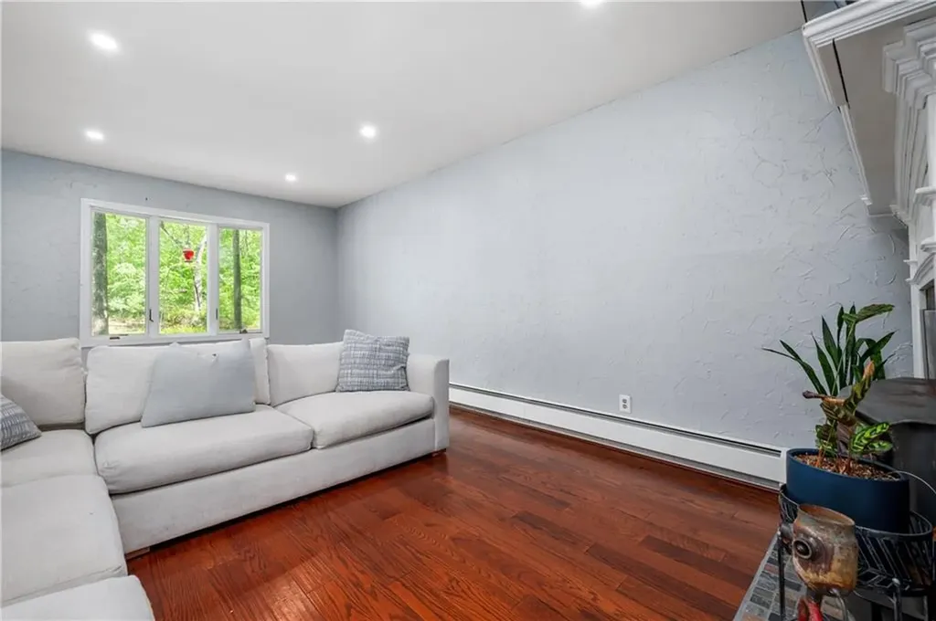 8 Westgate Road Cumberland RI 02864