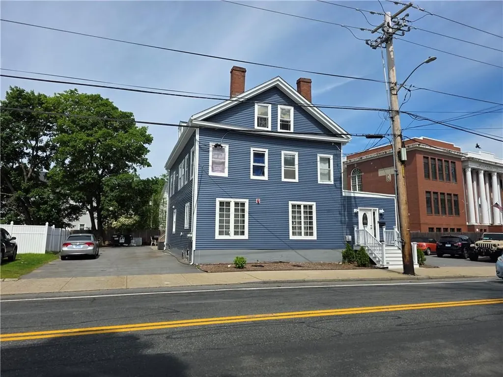 1612 1614 Lonsdale Avenue Lincoln RI 02865