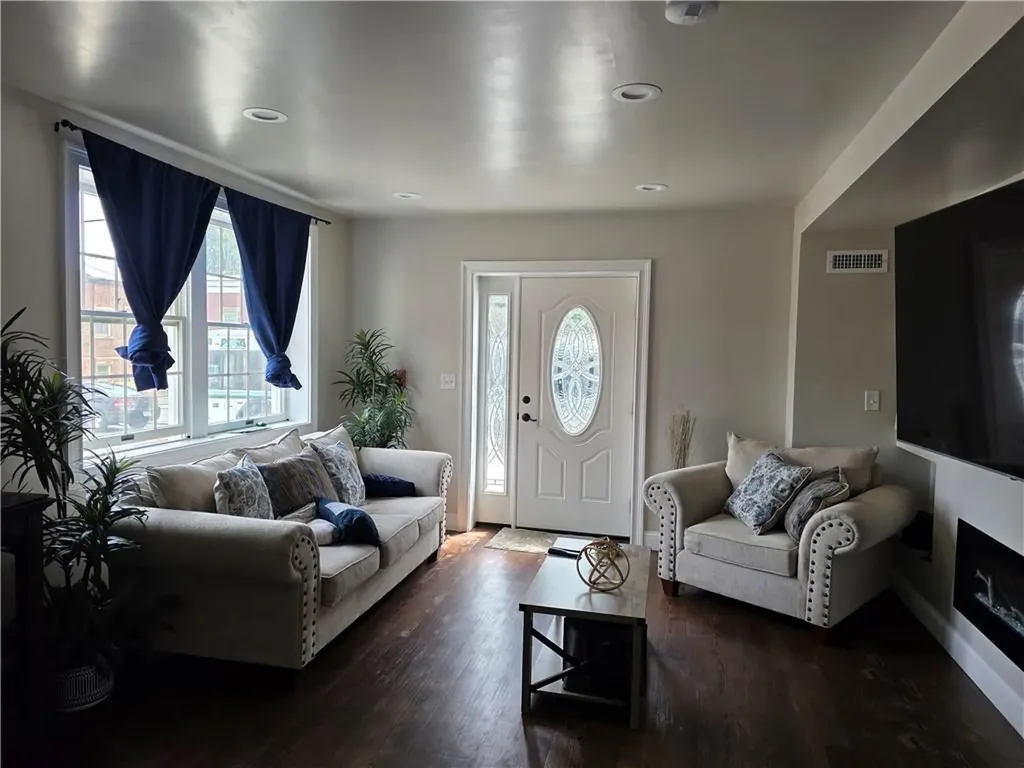1612 1614 Lonsdale Avenue Lincoln RI 02865