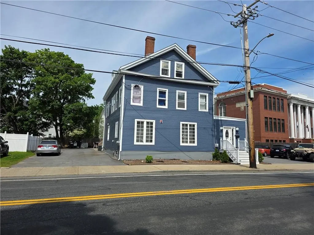 1612 1614 Lonsdale Avenue Lincoln RI 02865