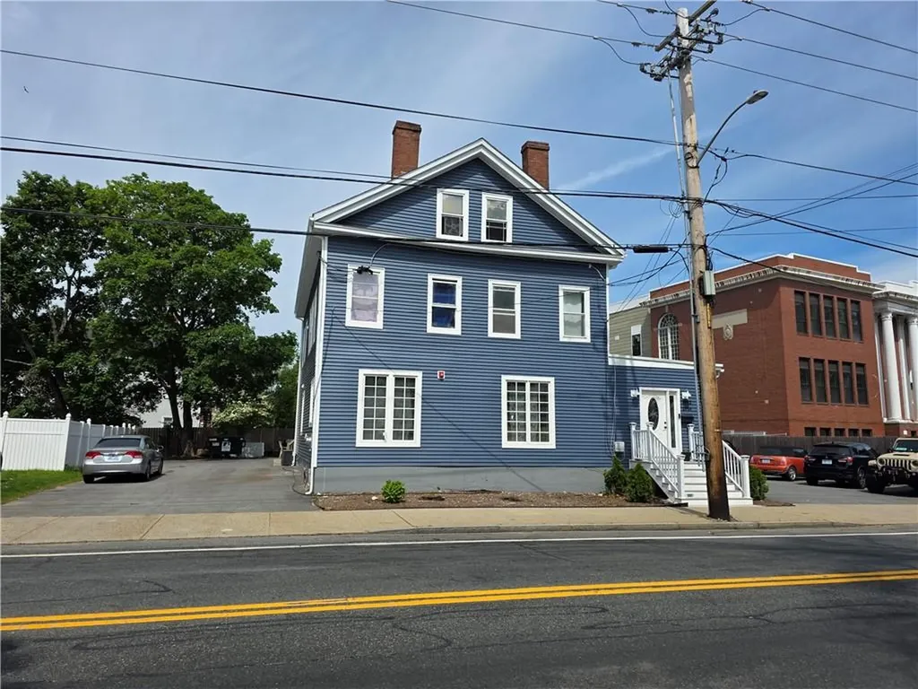 1612 1614 Lonsdale Avenue Lincoln RI 02865