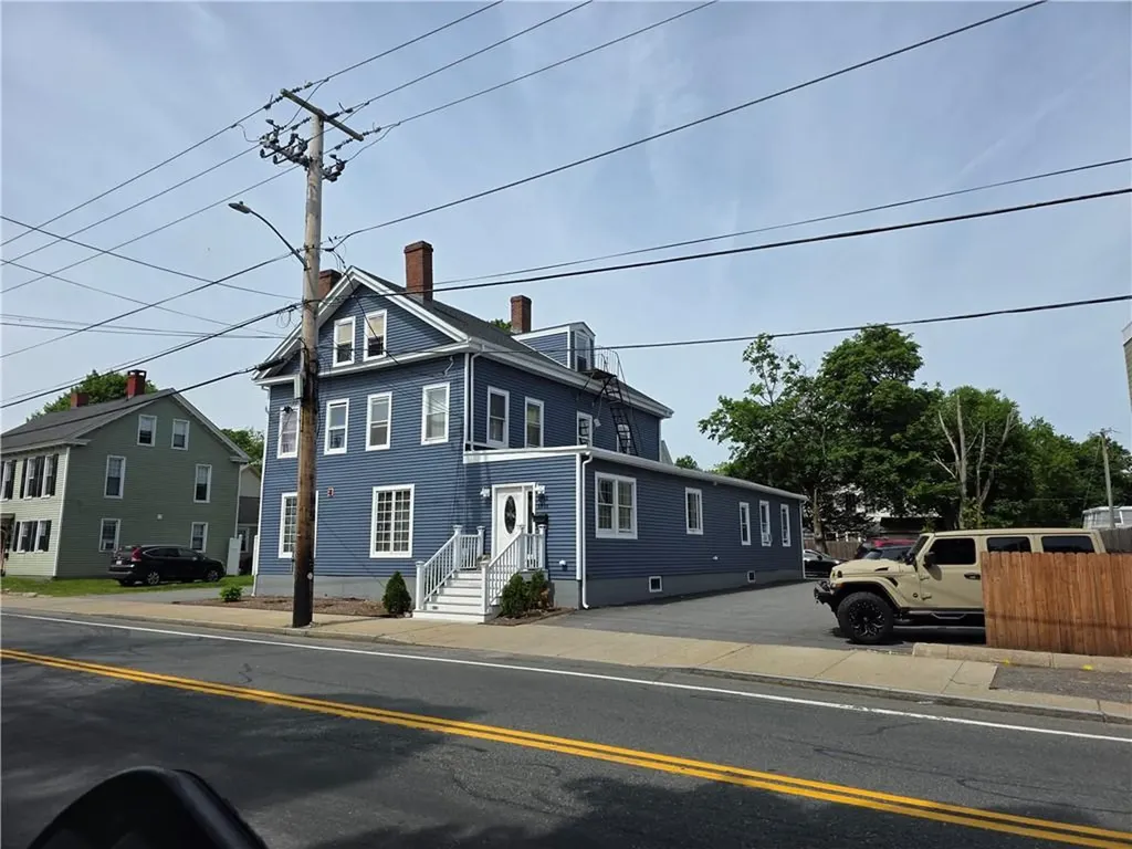 1612 1614 Lonsdale Avenue Lincoln RI 02865