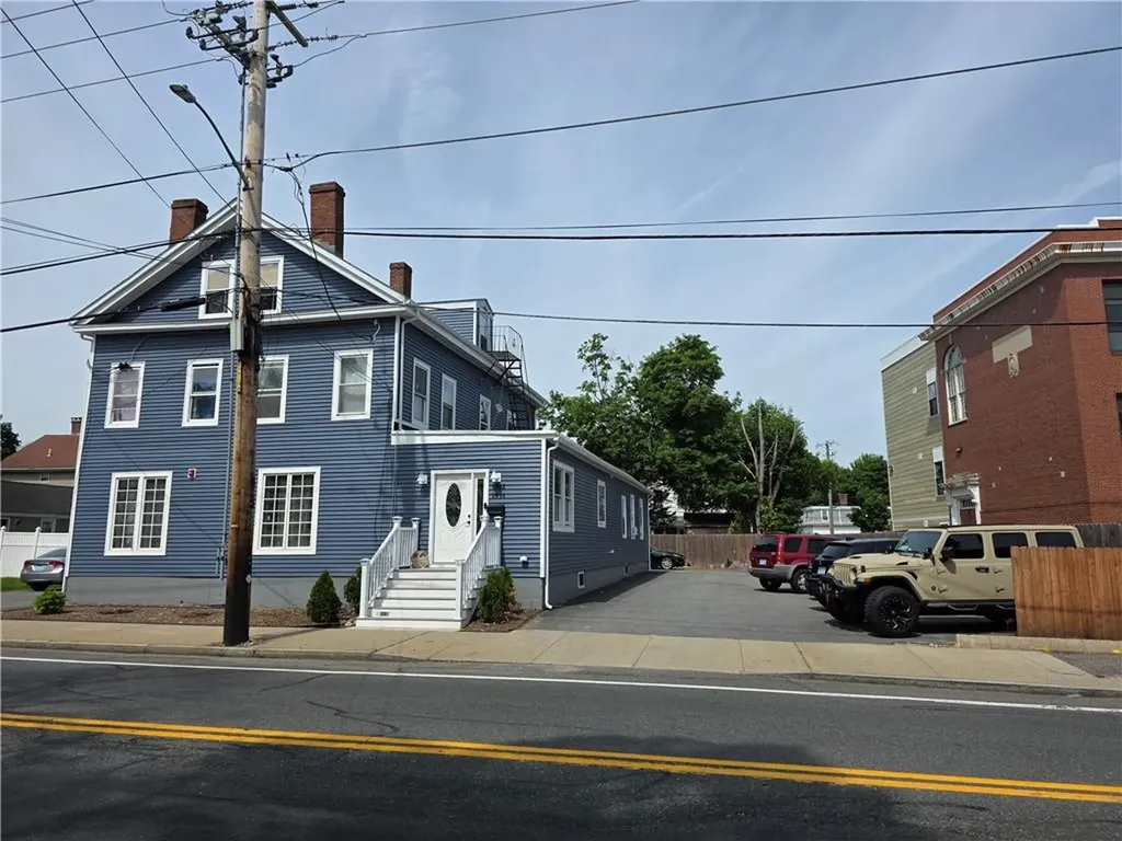 1612 1614 Lonsdale Avenue Lincoln RI 02865