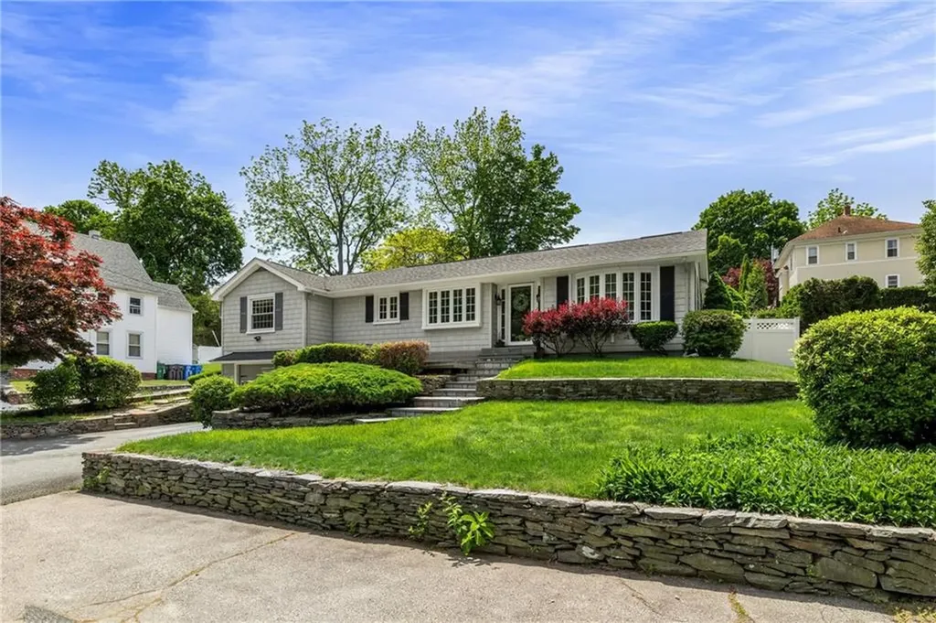 64 Dean Street Cranston RI 02920