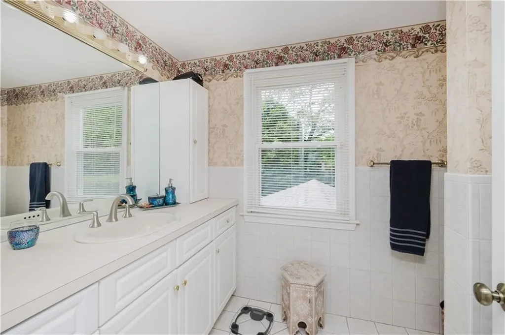 129 Lawrence Drive Portsmouth RI 02871