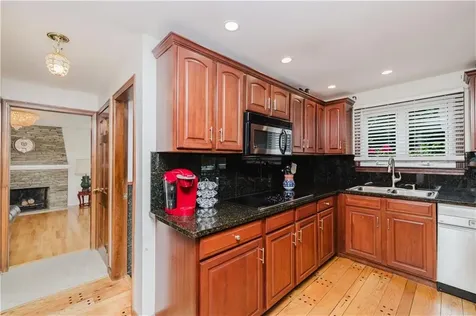 129 Lawrence Drive Portsmouth RI 02871