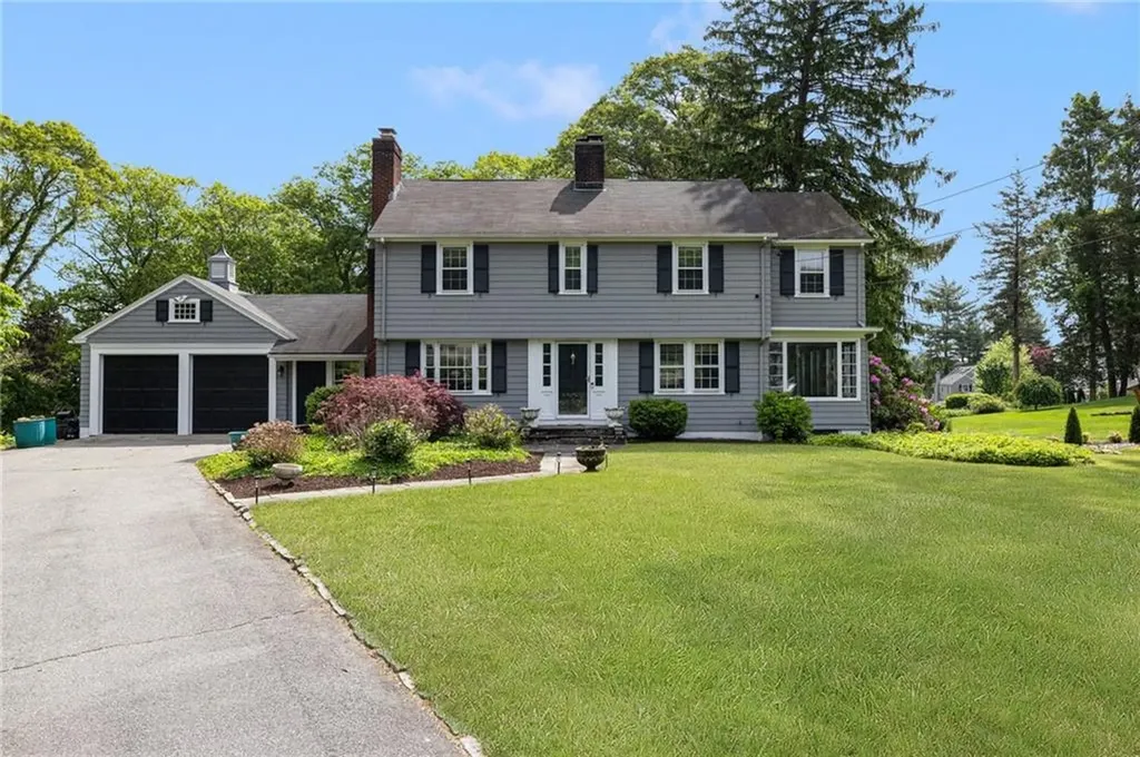 2 Carvin Court Warwick RI 02886