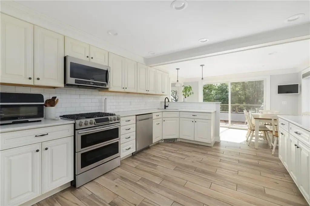 2 Carvin Court Warwick RI 02886