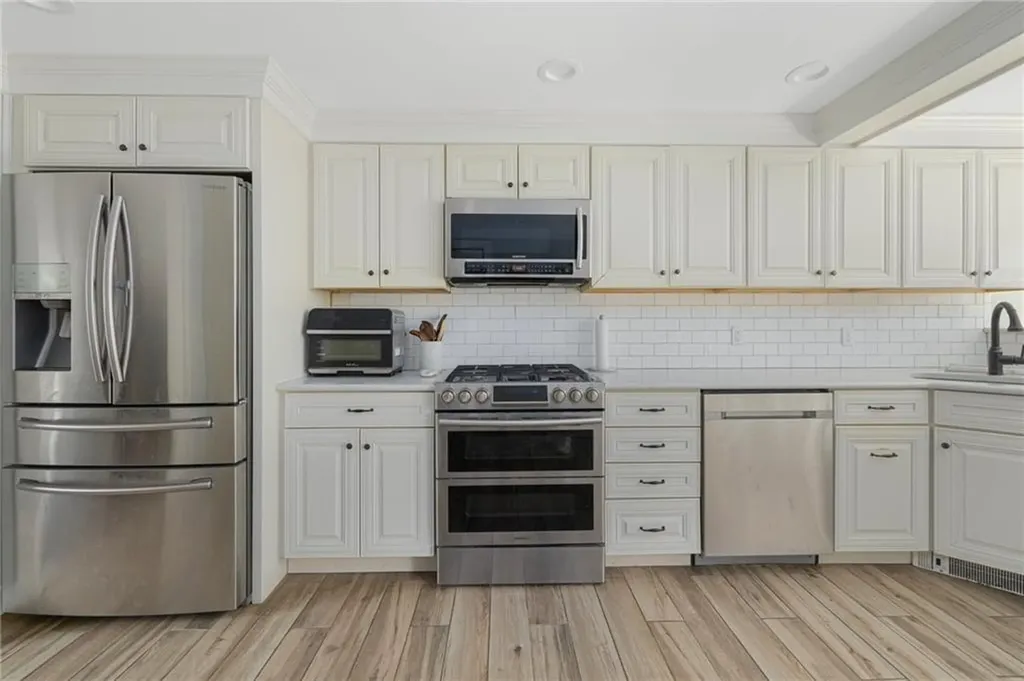 2 Carvin Court Warwick RI 02886
