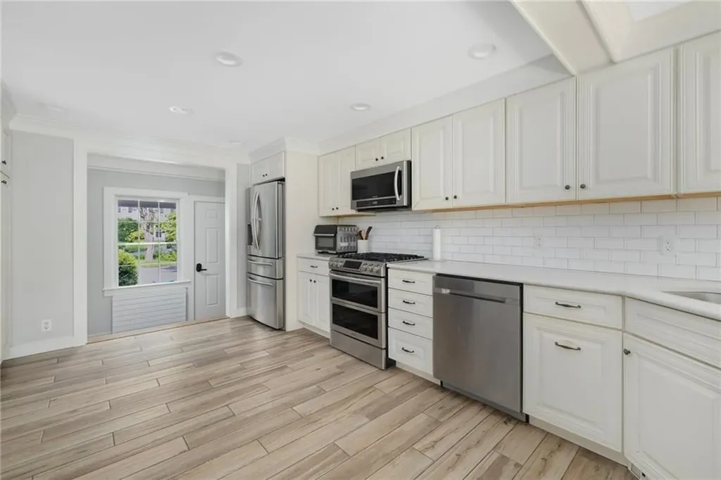 2 Carvin Court Warwick RI 02886
