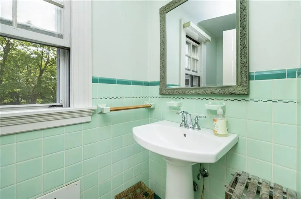 2 Carvin Court Warwick RI 02886