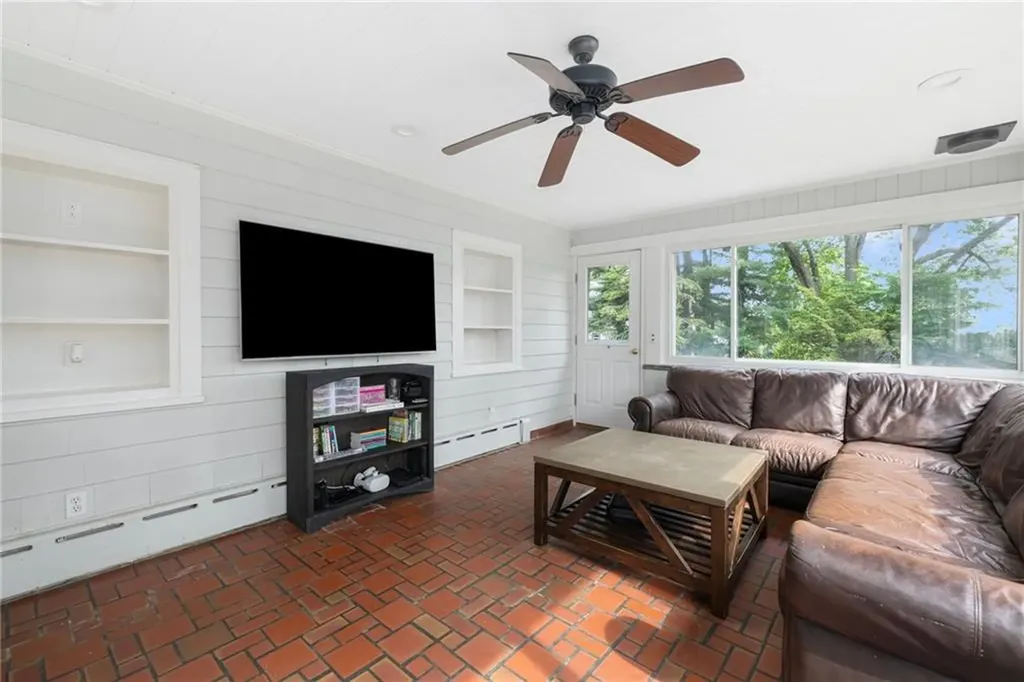 2 Carvin Court Warwick RI 02886