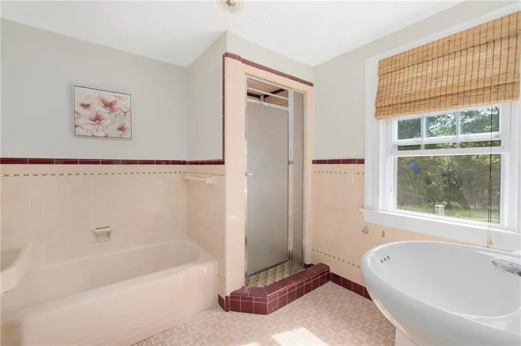 2 Carvin Court Warwick RI 02886